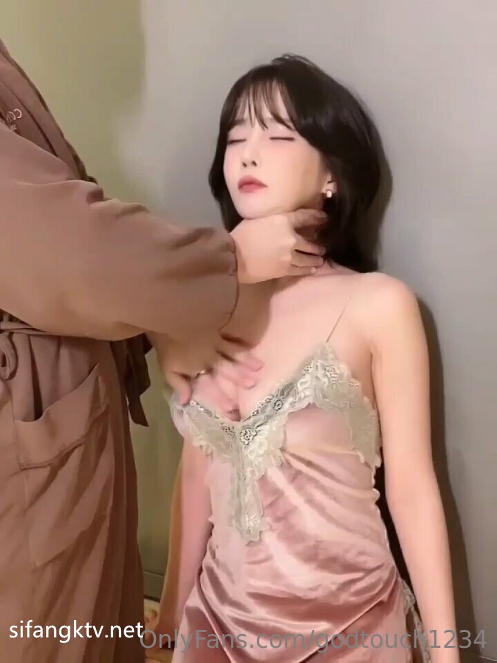 DVDES-647 [无码破解] 濃厚ザーメンを子宮の奥深くに中出しされ水中クイックターンで妊娠確定！！ 湊莉久
